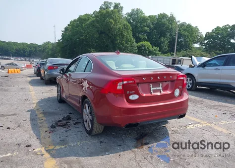 2016 Volvo S60 T5 Drive-E Premier z USA, uszkodzony, nr VIN YV126MFK4G1396231